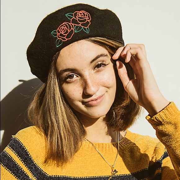 Accessories - Cher Rose Black Beret